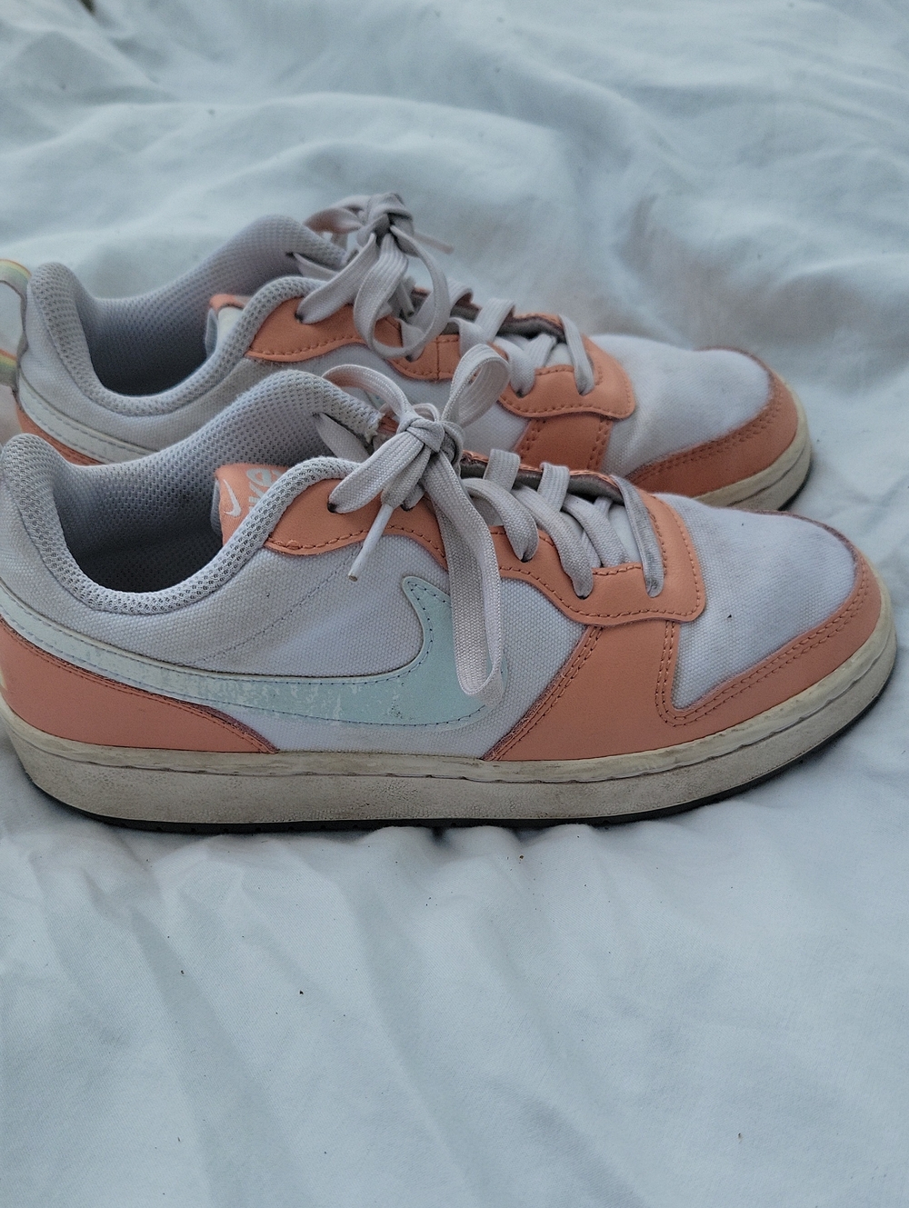 Nike White, Peach, And Light Blue Casual Sneakers Size 5Y - Picture 3 of 5